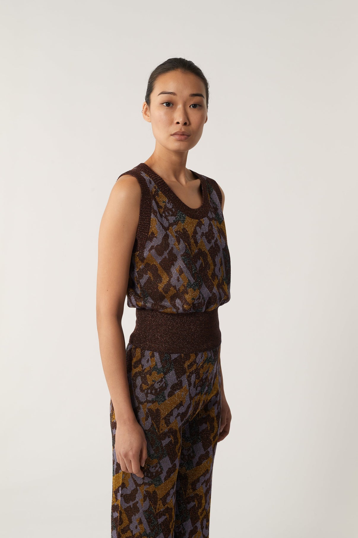 CAMISETA SIN MANGAS DE PUNTO PETON MORADO vue 4